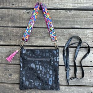 🩷NEW BLACK LEOPARD CROSSBODY BAG PURSE w/ TWO STRAPS & A PINK TASSEL CHARM🩷